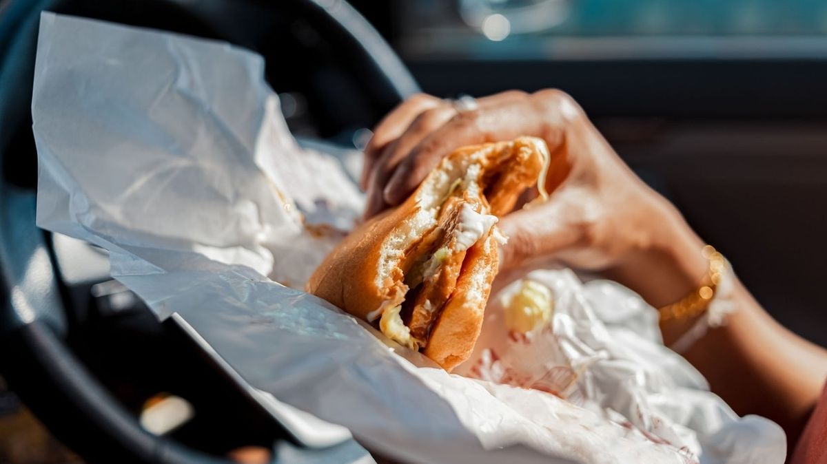 Britka si zajela 160 kilometrů pro burger, za porušení lockdownu dostala pokutu